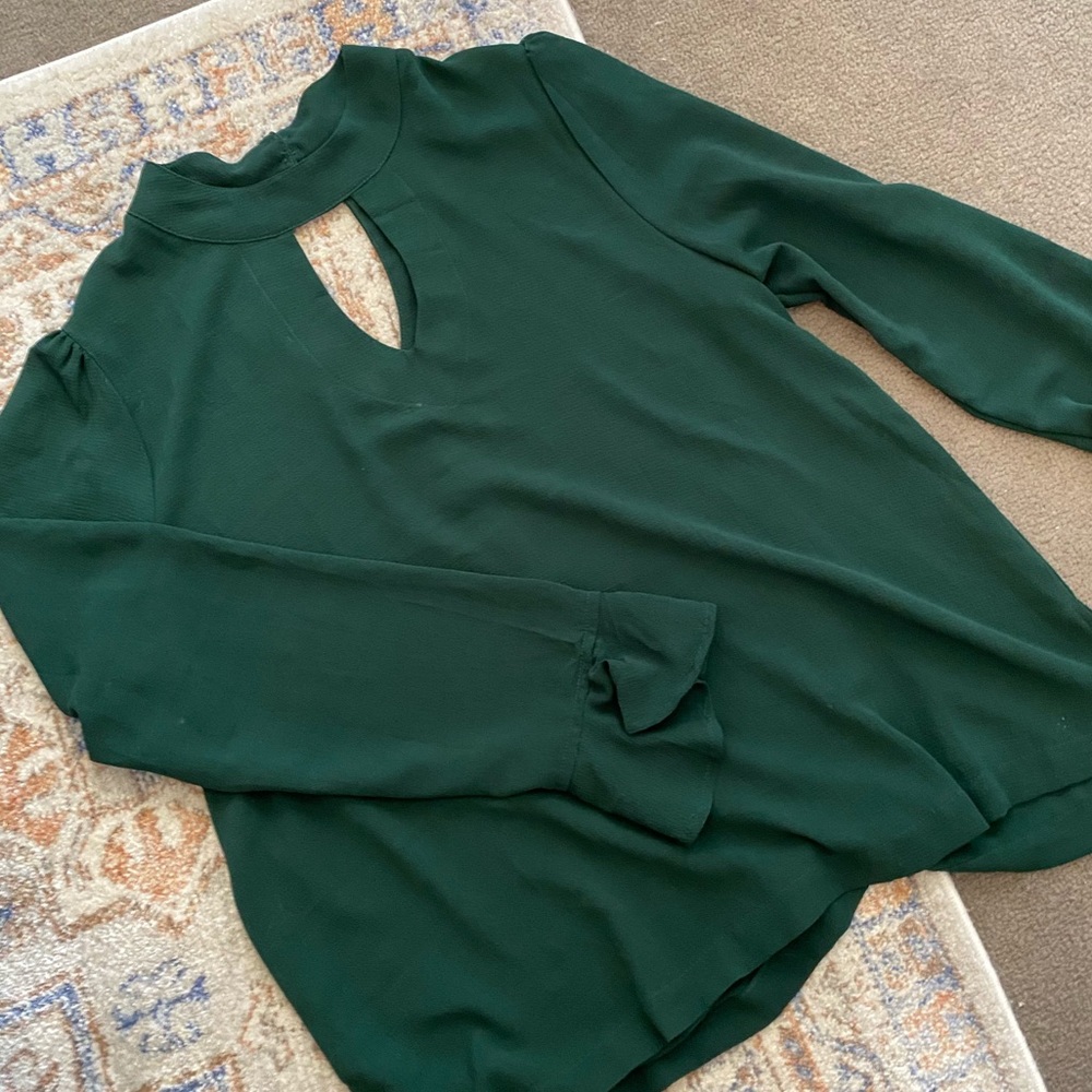Green Keyhole Blouse - Picture 4 of 5